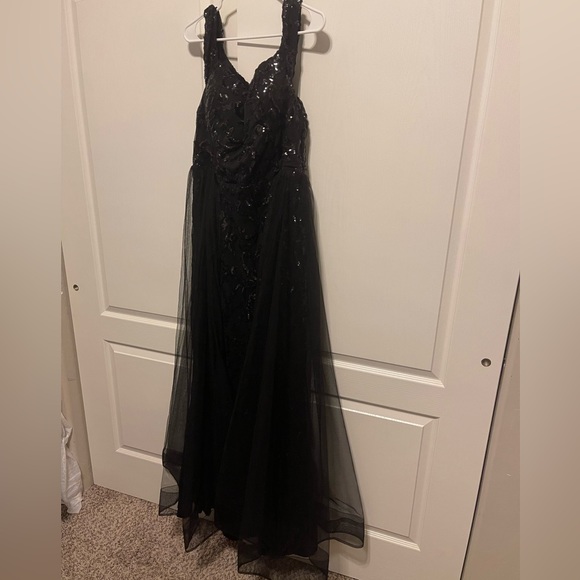 Gently used. True to size Gala dress - Picture 6 of 8